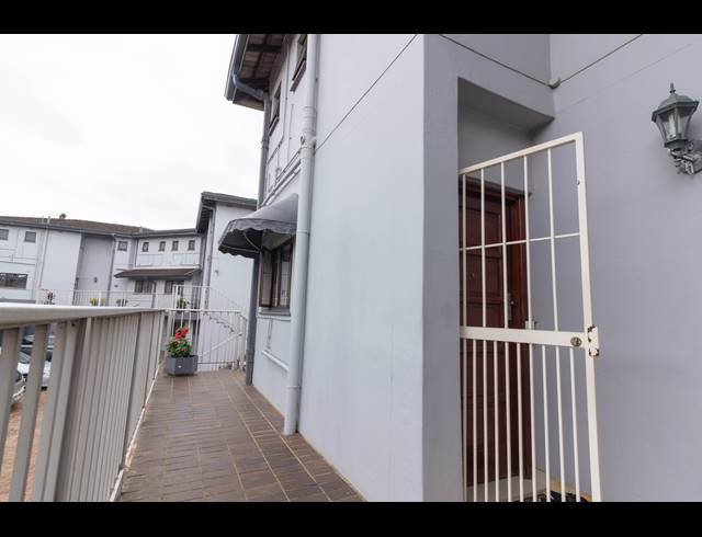 2 BEDROOM APARTMENT RENTED IN ESCOMBE